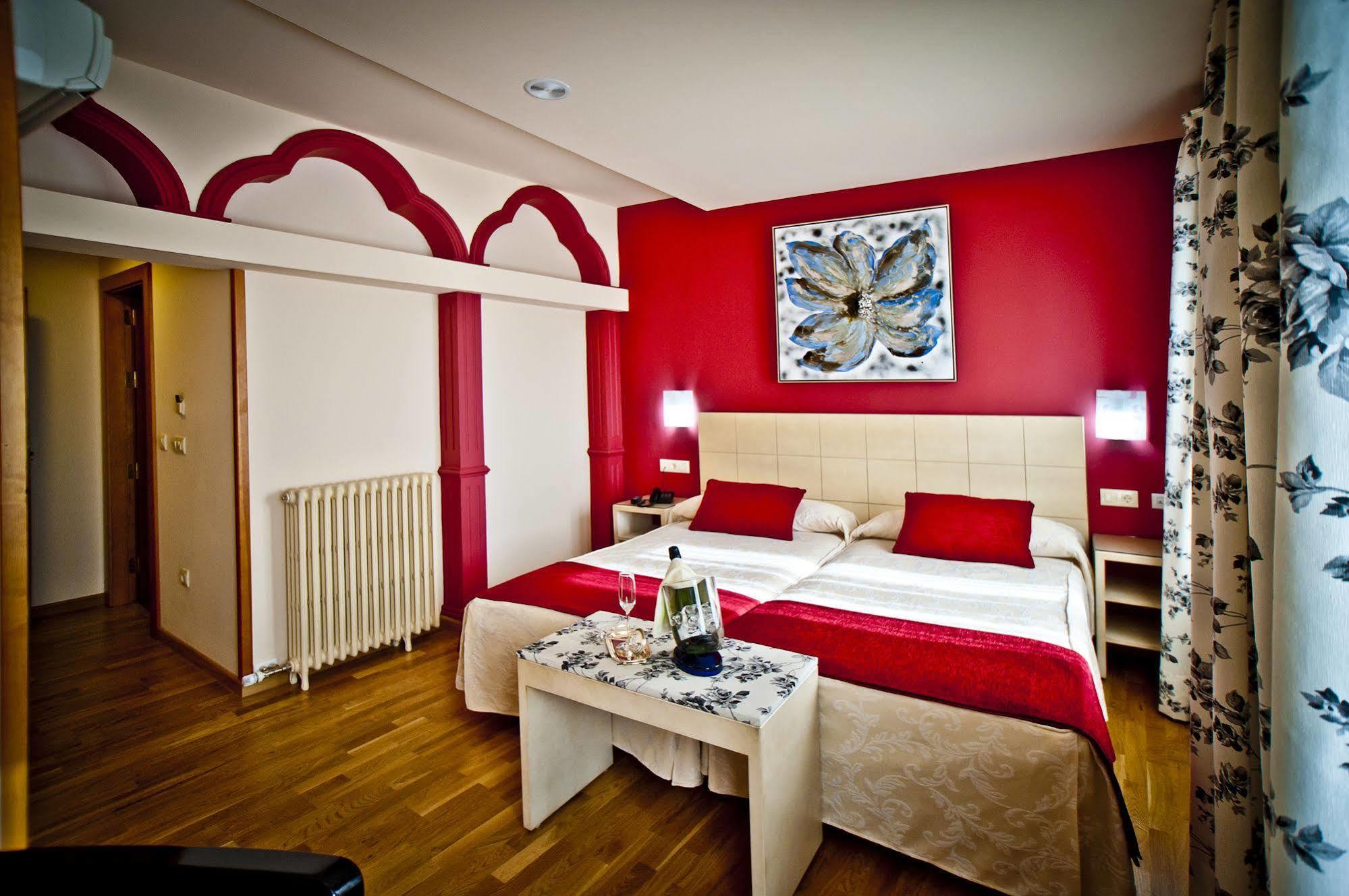 Hotel Condes De Castilla Сеговия Екстериор снимка